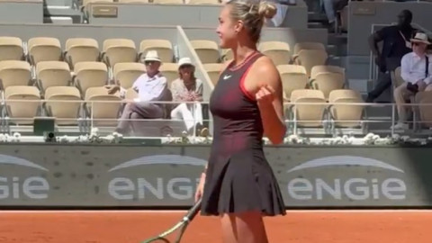 Aryna Sabalenka a oprit meciul la Roland Garros și i-a zis direct arbitrului: ”Nu e prea aproape de mine?”