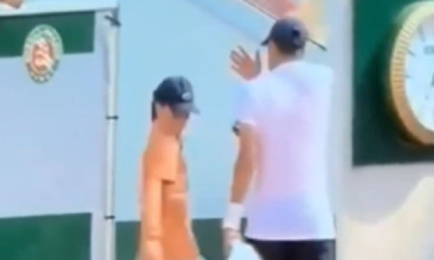 Imaginile care au produs revoltă la Roland Garros: ”Așa tratează o fetiță!”. Jucătorul a rupt tăcerea