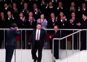 S-au întors la Phenian din Coreea de Sud și au ajuns față în față cu Kim Jong Un. Imaginile au făcut înconjurul lumii