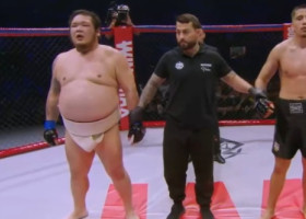 ”Cea mai ciudată luptă”: a intrat în ring cu un adversar cu aproape 90 de kilograme mai greu și ce a urmat i-a surprins pe toți