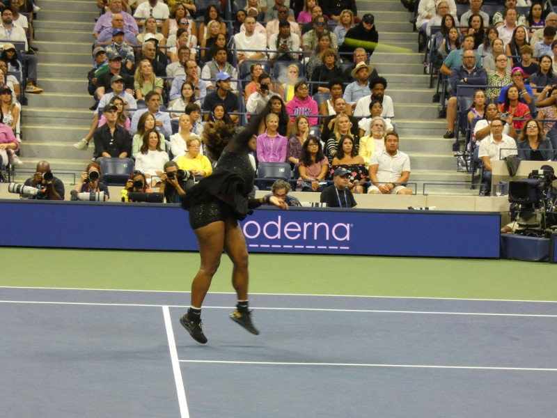 New York, USA. 03rd Sep, 2022. 2022 US Open Tennis Championship, Flushing Meadows, NY, USA. 2 September, 2022. Likely competing for the final time in her career at the 2022 US Open Tennis Tournament, Grand Slam tennis legend Serena Williams gracefully giv