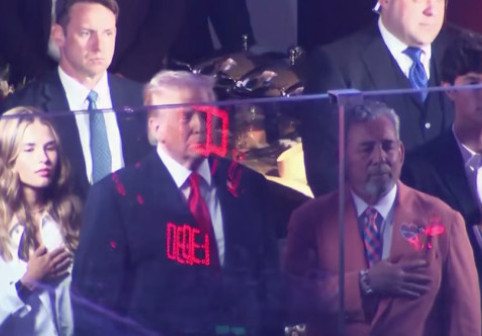 Singurul gest al lui Donald Trump, după ce 20.000 de oameni au făcut același lucru când l-au văzut