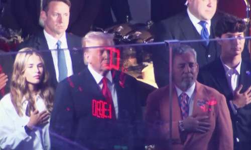 Singurul gest al lui Donald Trump, după ce 20.000 de oameni au făcut același lucru când l-au văzut