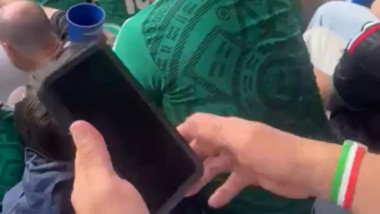 Un bărbat a scos ”telefonul” la Cupa Mondială și a făcut înconjurul lumii! Absolut nimeni nu se aștepta: ”Pe viață”
