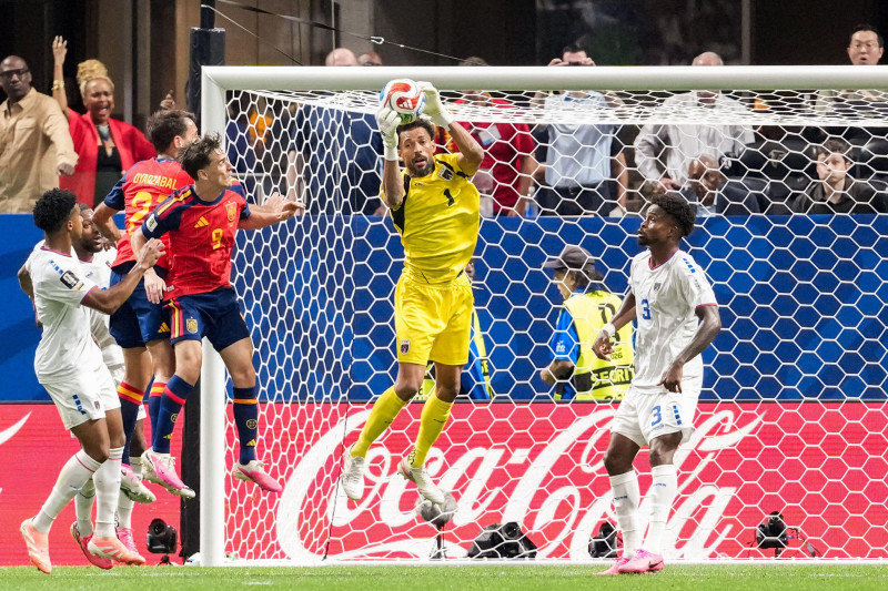 Atlanta, United States. 15th June, 2026. Vozinha of Cabo Verde (C) controls the ball during a FIFA Men's World Cup 2026 Group Stage football match between Spain and Cabo Verde at Atlanta Stadium, in Atlanta on June 15th 2026 (Photo by Alexandra Fechete/SP
