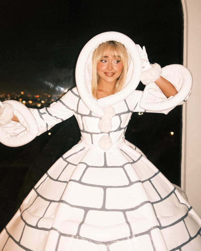 sabrinacarpenter_1730484926_3491883110361512633_8713286