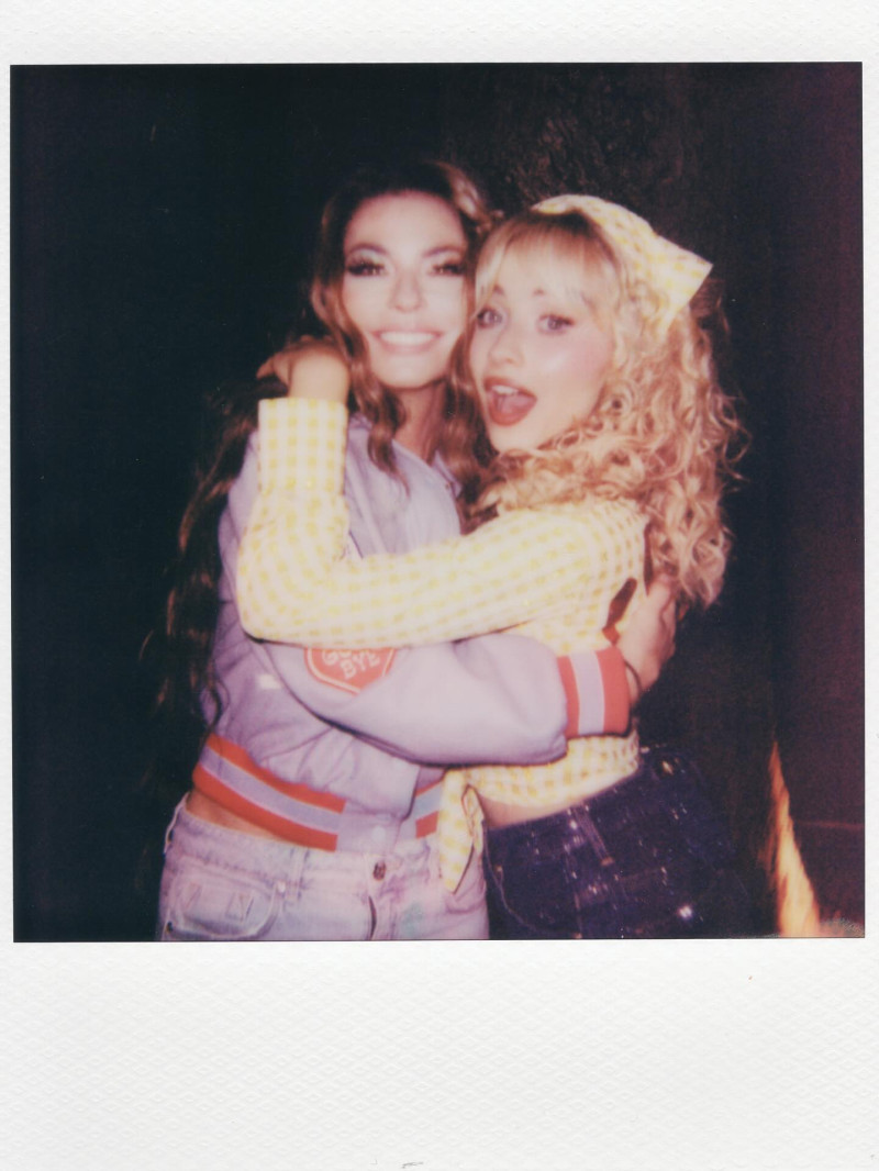 sabrinacarpenter_1759695940_3736922859869679927_8713286