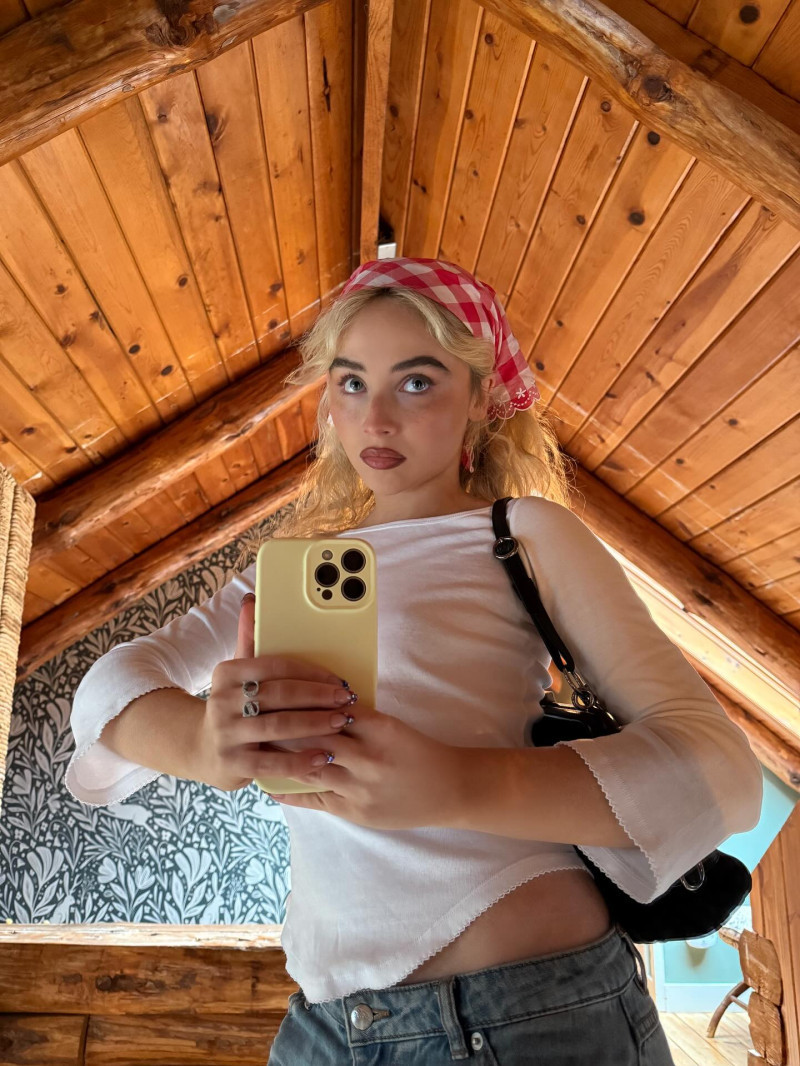 sabrinacarpenter_1758299097_3725205289642849814_8713286