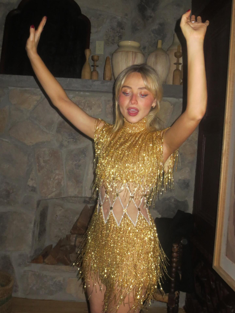 sabrinacarpenter_1767558012_3802874698729096687_8713286