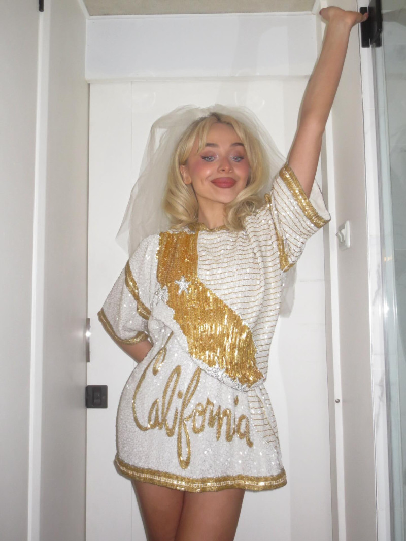 sabrinacarpenter_1776564072_3878422342934234179_8713286