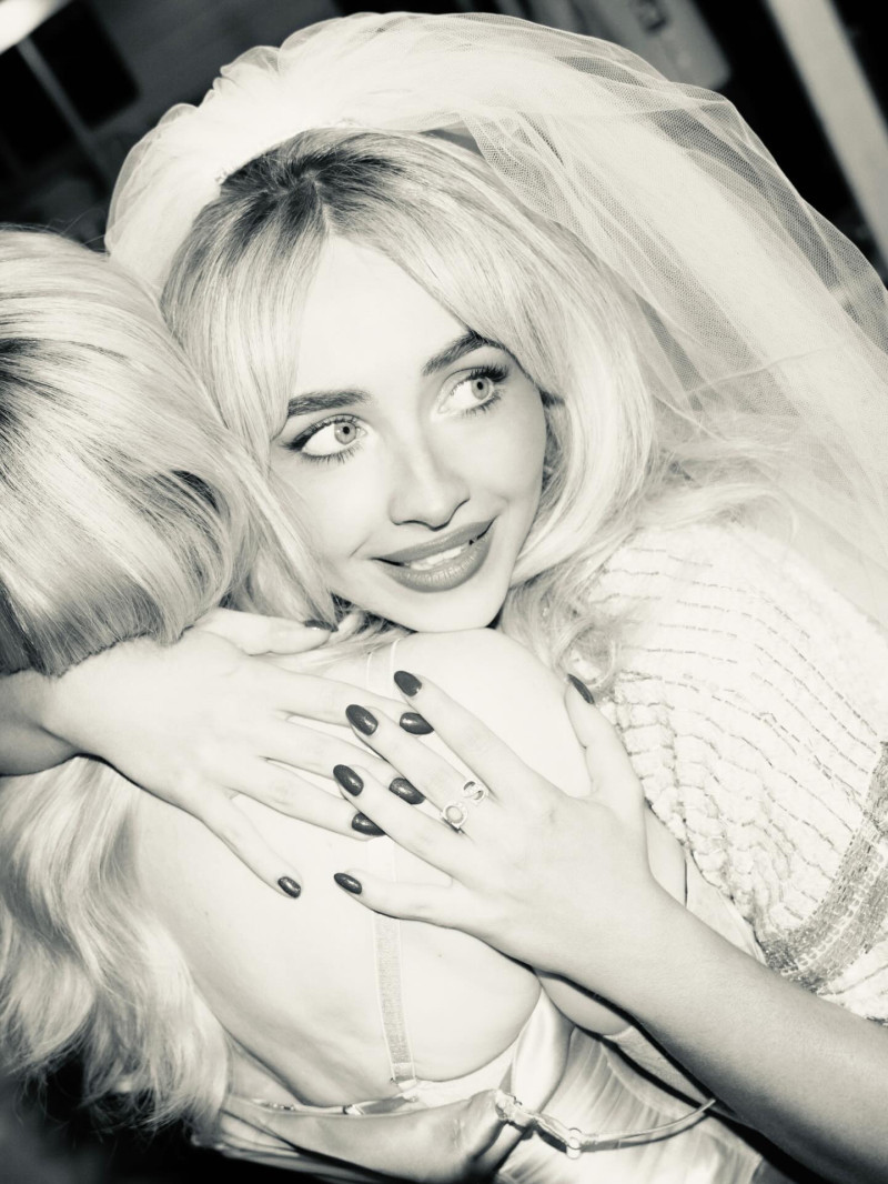 sabrinacarpenter_1776564072_3878422356171474495_8713286