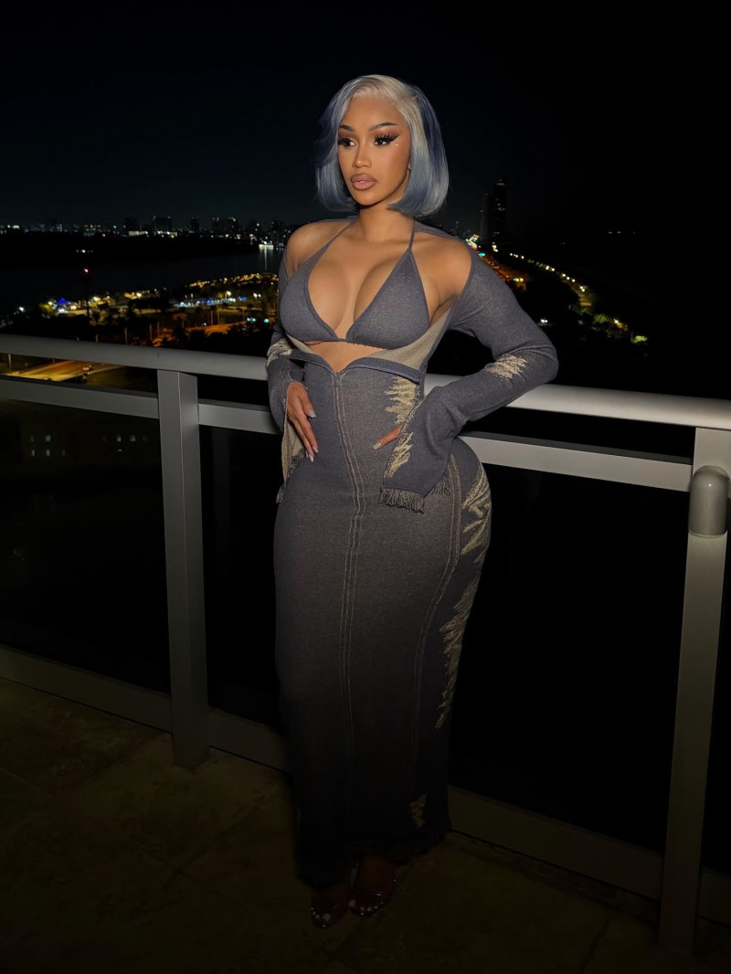 iamcardib_1765078487_3782074935603403814_1436859892