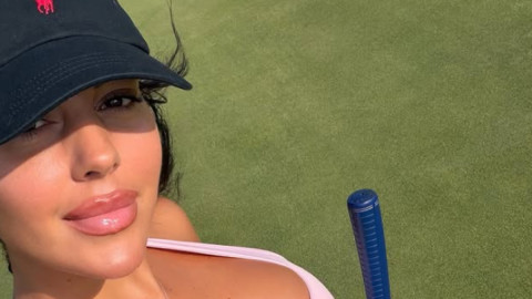 Internetul a ”explodat”, din cauza ținutei purtate de Georgina Rodriguez: ”De ce e îmbrăcată așa lângă copii?”