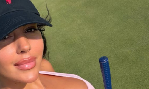 Internetul a ”explodat”, din cauza ținutei purtate de Georgina Rodriguez: ”De ce e îmbrăcată așa lângă copii?”