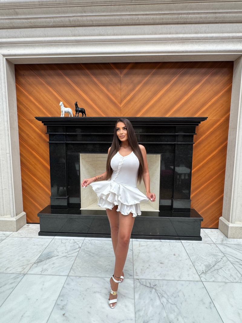 buzoiuroxanaofficial_1778070702_3891061061004834498_12729952638