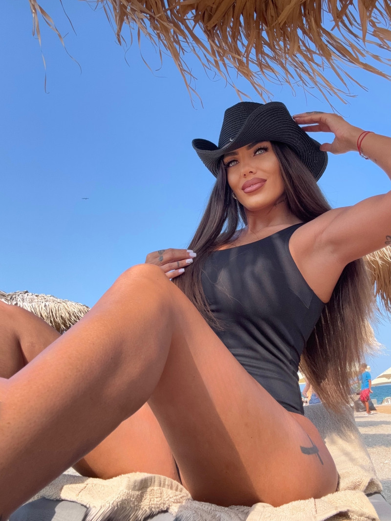buzoiuroxanaofficial_1784384661_3944021679544662373_12729952638