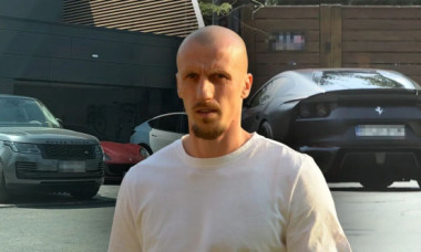 Viața lui Vlad Chiricheș, după despărțirea de FCSB: Bolizi de sute de mii de euro, în fața casei de milioane