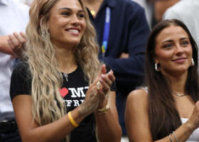 Iubita unui sportiv de TOP a făcut show în tribune la US Open! Tricoul cu mesajul care i-a lăsat pe fani fără replică