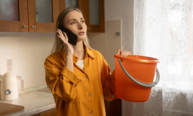 Apartamentul a fost inundat de apa venită de la vecini sau din spațiile comune. Cine plătește reparațiile?