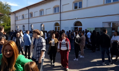 Facultatea "de lângă casă", noua alegere a tinerilor. De ce tot mai mulți renunță la orașele universitare mari