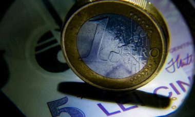 Euro se apropie de 5,5 lei. De ce BNR ar putea lăsa leul să se deprecieze