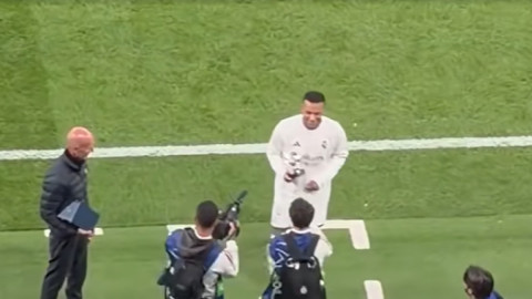 Imaginile care nu s-au văzut la TV! Ce a făcut Mbappe cu trofeul primit după Real Madrid - Leipzig: ”Gest rar”