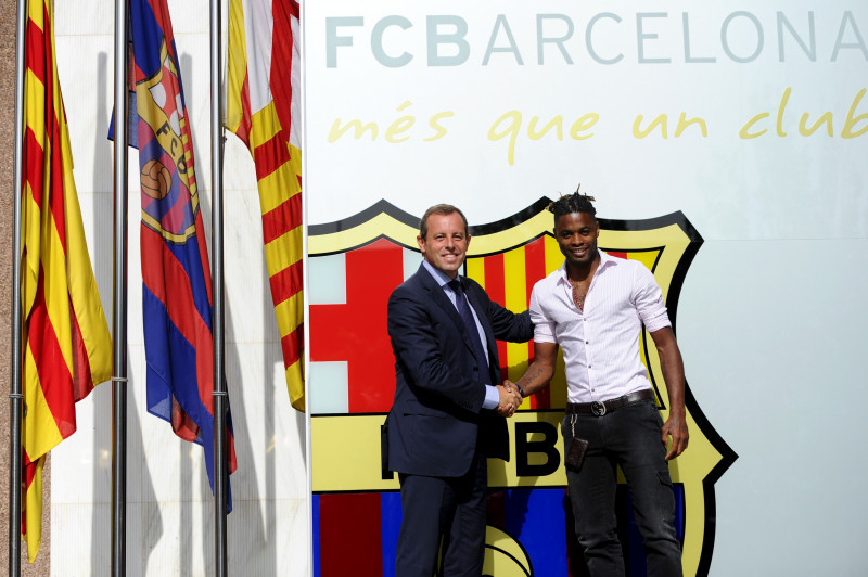 Alex Song Signs To FC Barcelona