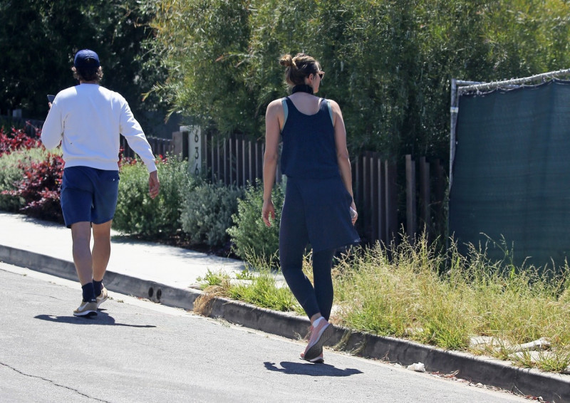 *EXCLUSIVE* Maria Sharapova checks out an empty plot of land next to her Manhattan Beach home