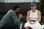 Simona Halep și Darren Cahill, în timpul meciului cu Aryna Sabalenka de la Adelaide / Foto: Getty Images