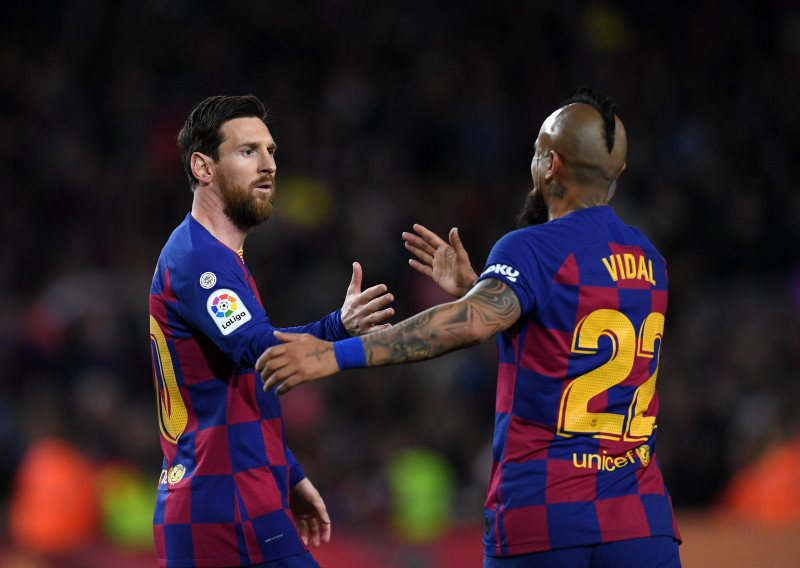 Lionel Messi și Arturo Vidal, în tricoul Barcelonei / Foto: Getty Images