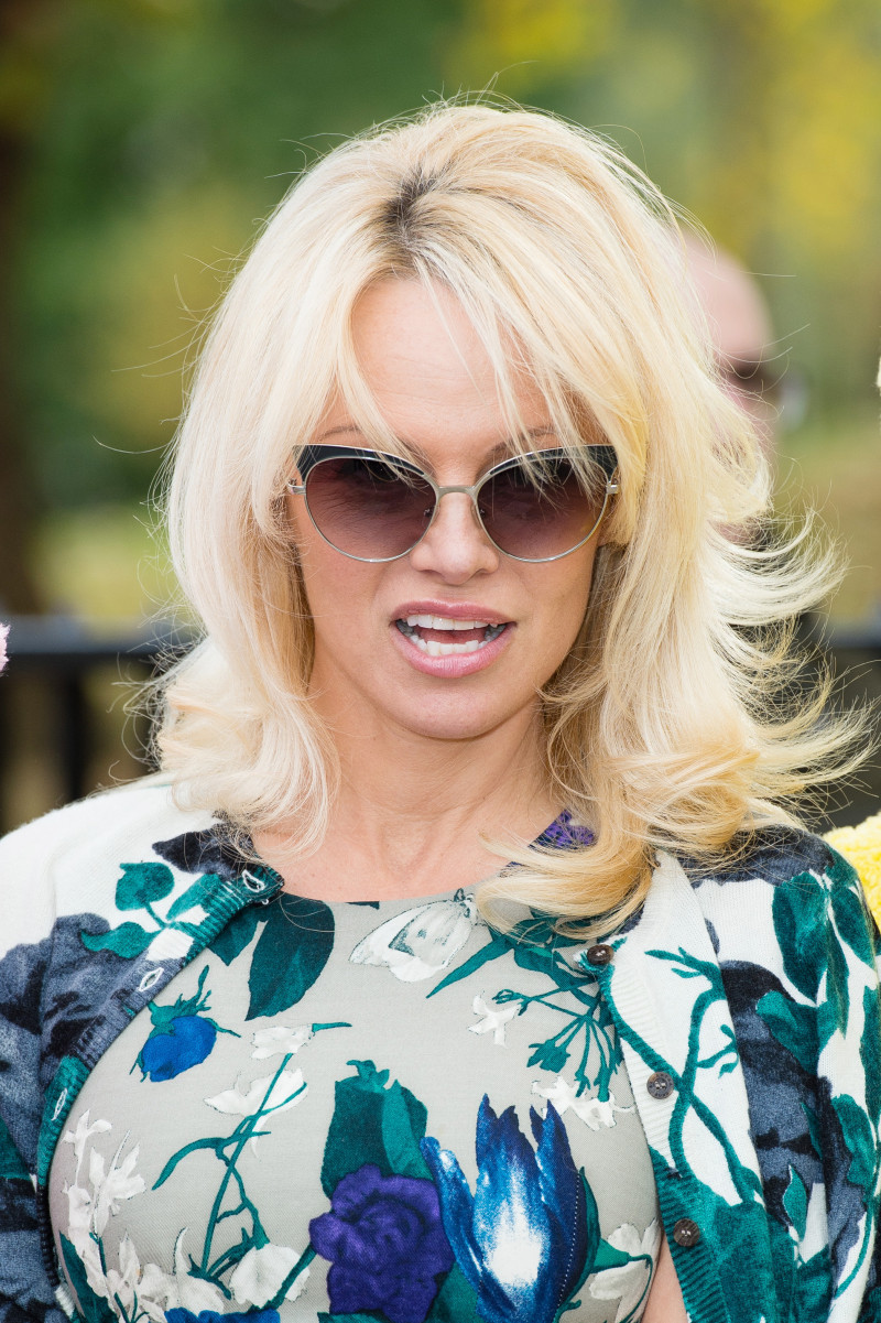Pamela Anderson Joins PETA To Promote Vegan Food