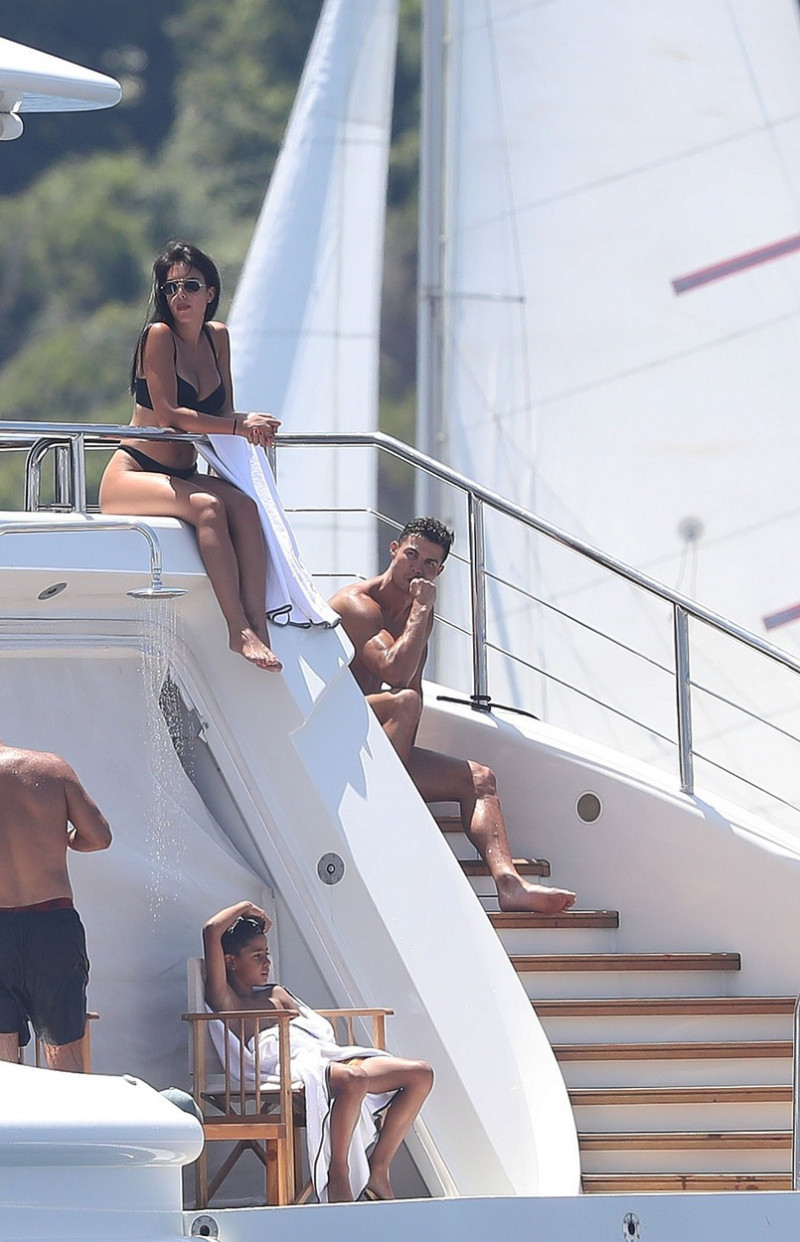 Cristiano Ronaldo and his family relaxing aboard a yacht in France