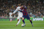 Lionel Messi, în duel cu Casemiro, în Real Madrid - Barcelona / Foto: Getty Images