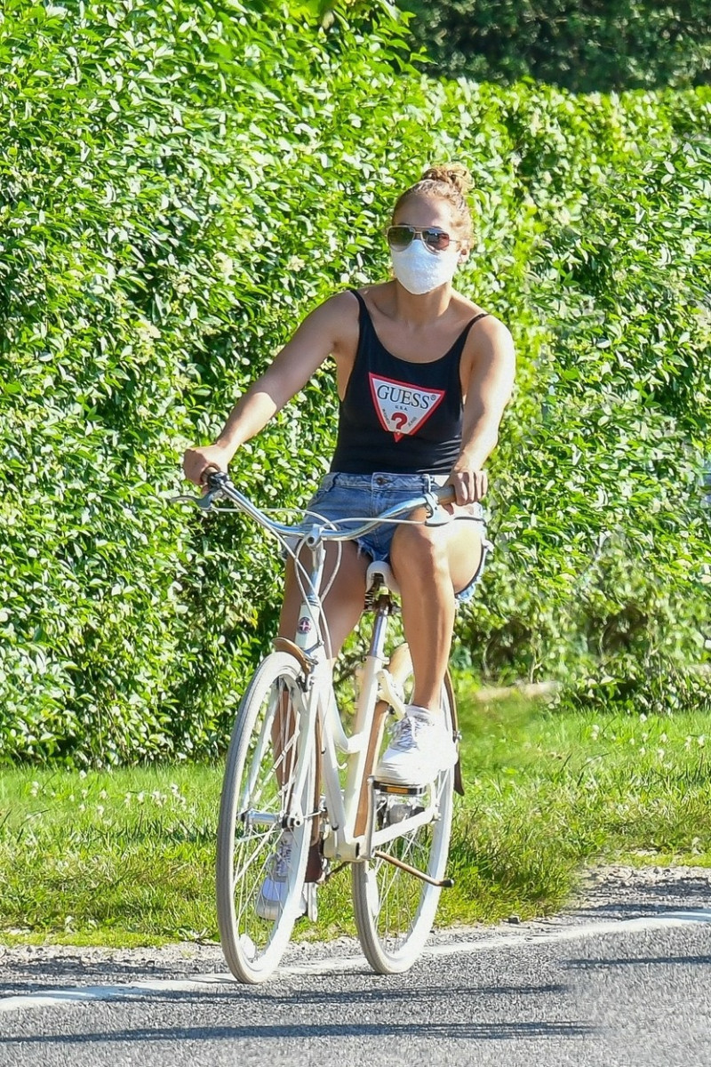 Jennifer Lopez and Alex Rodriguez got physical on a bike ride around the Hamptons