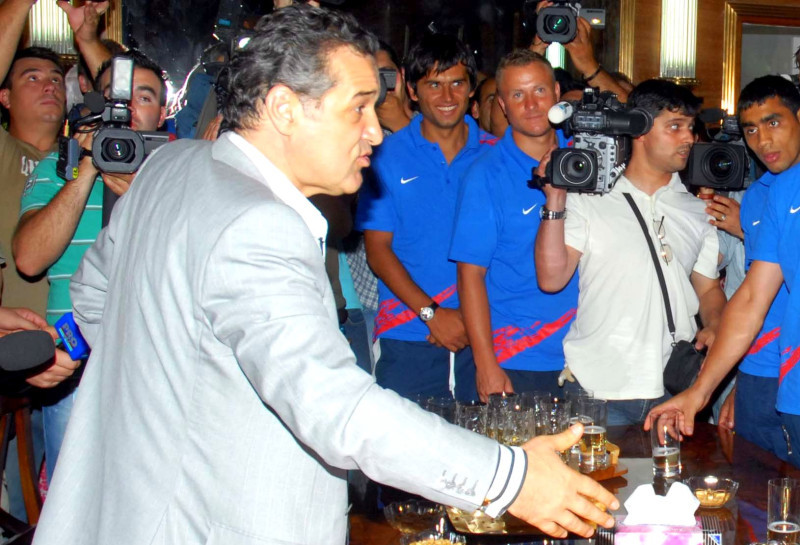 FOTBAL:CONFERINTA DE PRESA GHEORGHE HAGI,GEORGE BECALI SI INTALNIRE CU ECHIPA STEAUA BUCURESTI (25.07.2007)