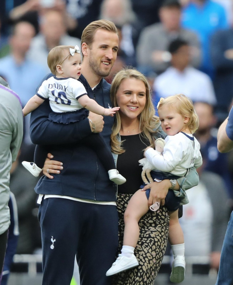 London, UK. 12th May, 2019. Harry Kane (TH) and his partner Katie Goodland with their children, pose for a picture during a lap of honour after the Tottenham Hotspur v Everton English Premier League match, at The Tottenham Hotspur Stadium, London, UK on M