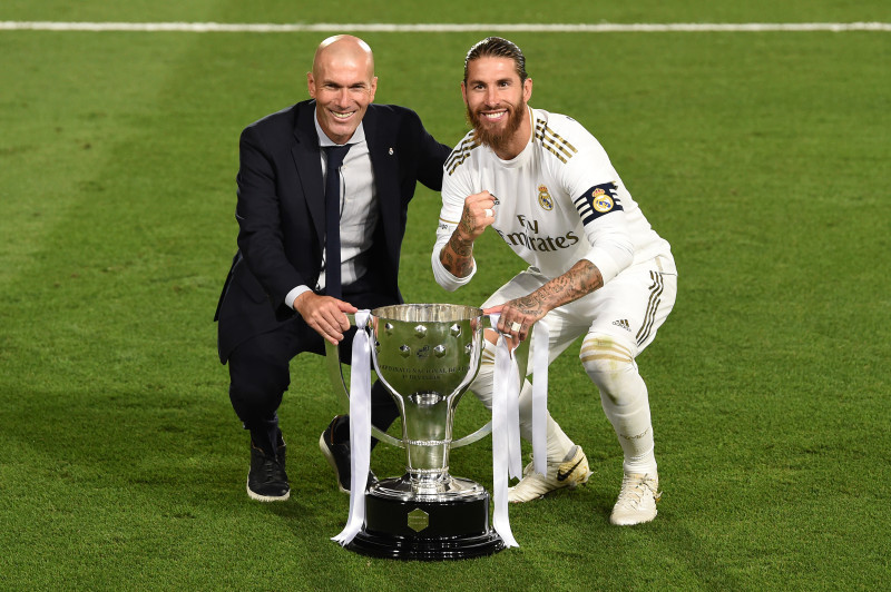 Sergio Ramos și Zinedine Zidane, după câștigarea La Liga / Foto: Getty Images