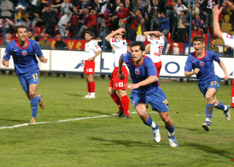 Nicolae Dică, într-un meci Dinamo - FCSB din sezonul 2005 - 2006 / Foto: Sport Pictures