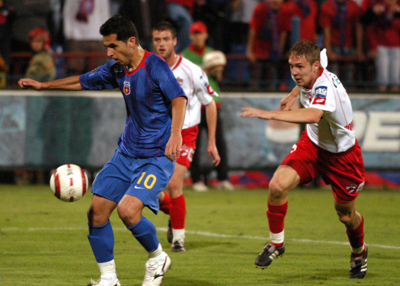 Nicolae Dică, într-un meci Dinamo - FCSB din sezonul 2005 - 2006 / Foto: Sport Pictures