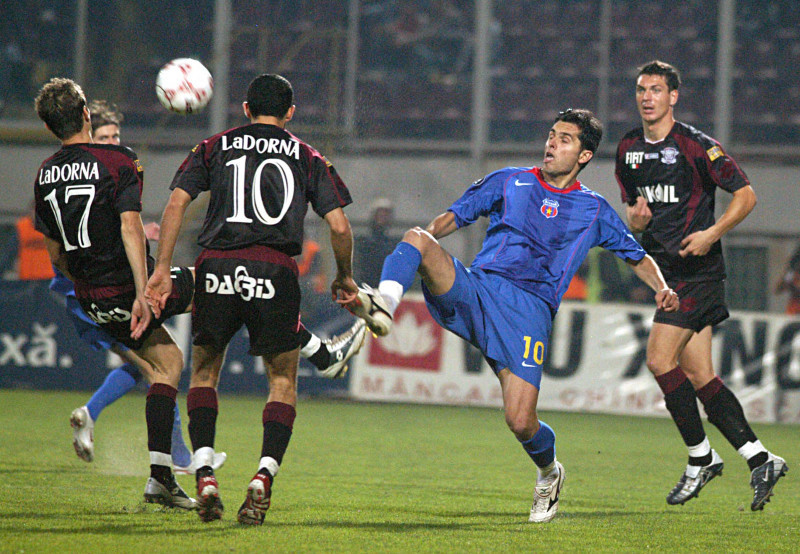 Nicolae Dica, într-un meci Rapid - FCSB din sezonul 2005 - 2006 / Foto: Sport Pictures
