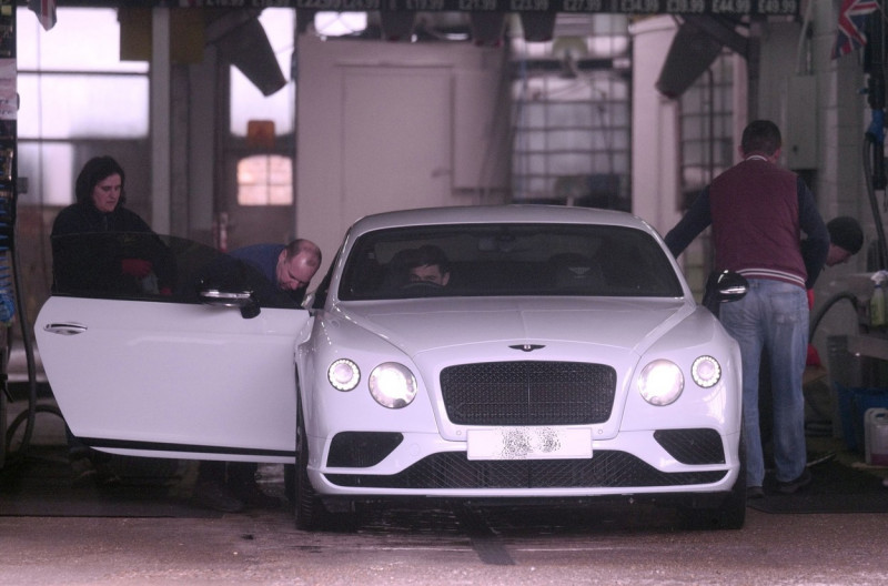 *EXCLUSIVE* A man makes a non-essential journey to Windsor hand car wash valeting centre to get his £200,000 Bentley gt coupe washed at a time when you should be staying indoors unless it is for an essential trip out!!!