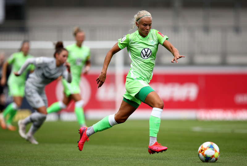 VfL Wolfsburg Women's v Bayer 04 Leverkusen Women's - Flyeralarm Frauen-Bundesliga