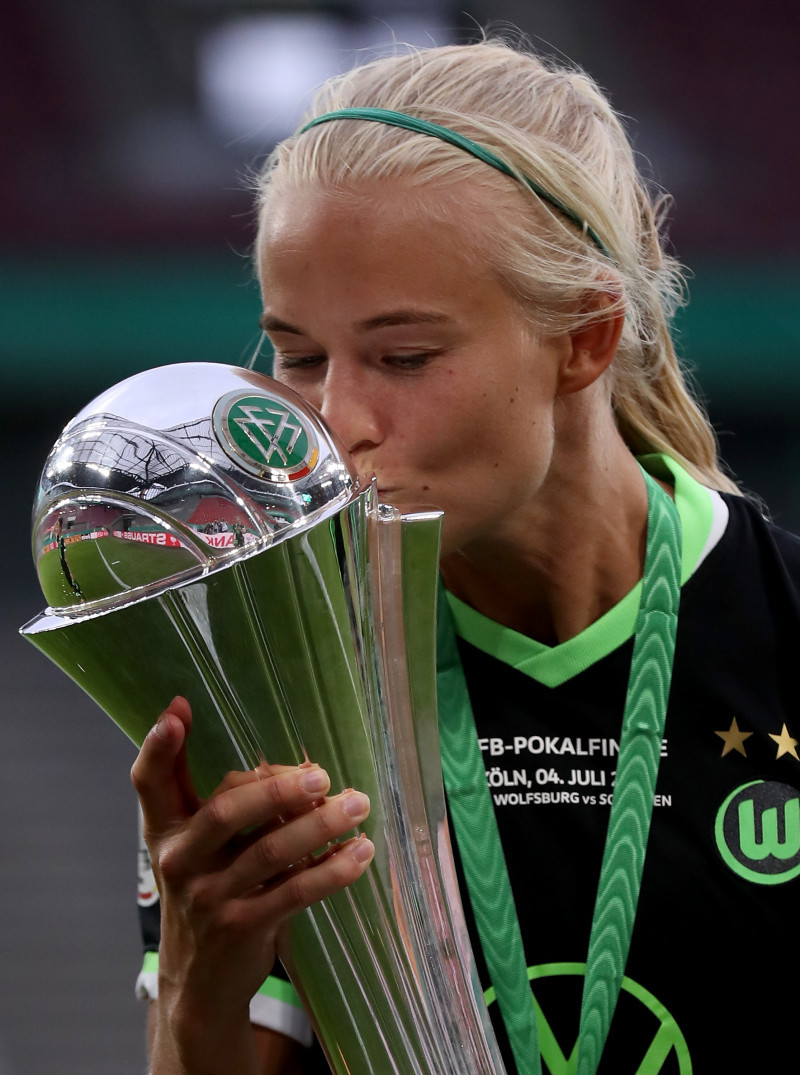 VfL Wolfsburg Women's v SGS Essen Women's - Women's DFB Cup Final