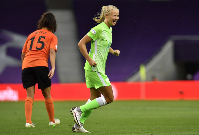 Glasgow City v Wolfsburg - UEFA Women's Champions League Quarter Final