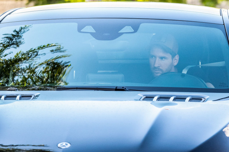 FC Barcelona Players Arrive For Training