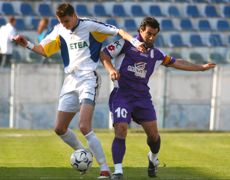 FOTBAL:FCM BACAU-POLI AEK 0-1 DIVIZIA A (25.04.2004)