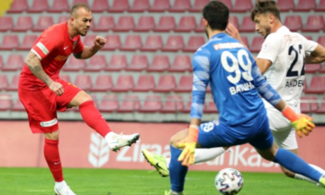 Lui Denis Alibec Nu I Iese Nimic A Ratat Un Penalty Pentru Kayserispor