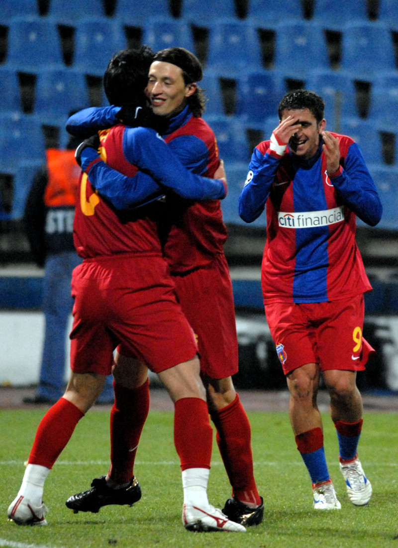Fotbaliștii de la FCSB, în sezonul 2007 - 2008 / Foto: Sport Pictures