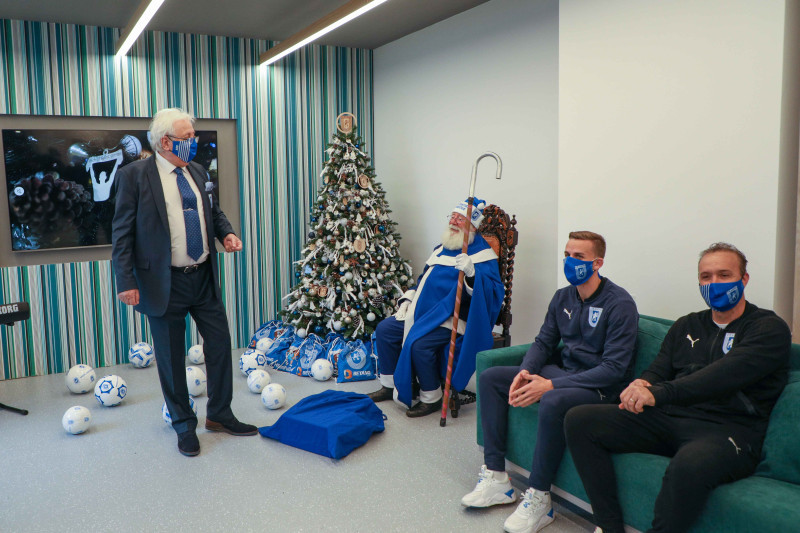 Moș Crăciun, vizită la clubul Universitatea Craiova / Foto: site @ucv1948