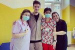 Dennis Man, la Spitalul Clinic Județean Arad / Foto: Instagram - @dennismanofficial
